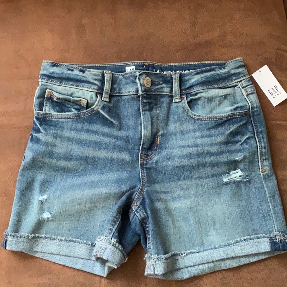 Girls Gap MIDI shorts.